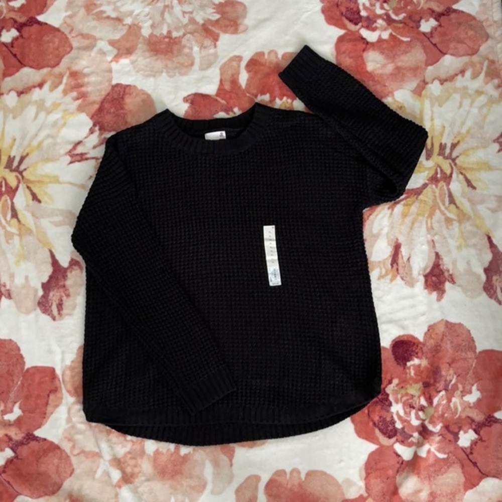 Juniors' Shirttail Hem Pullover Sweater